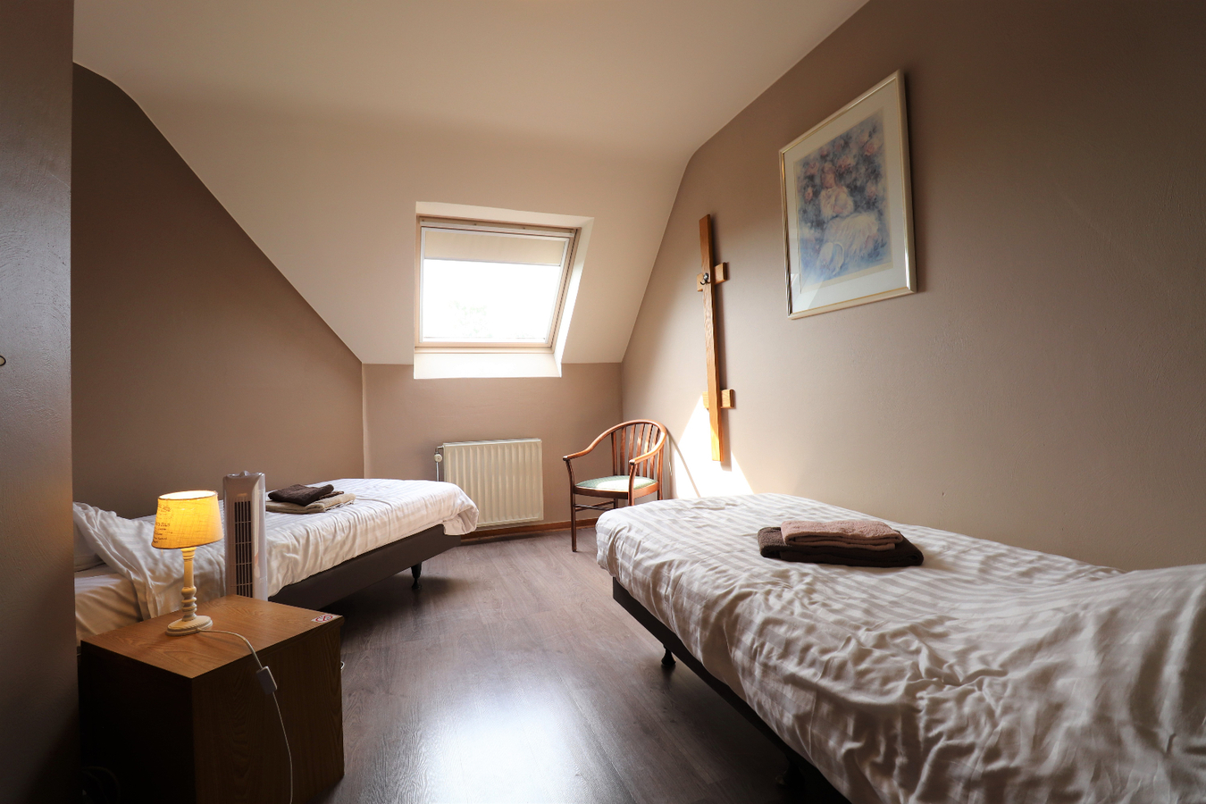 Prachtig hotel met 7 kamers, brasserie en priv&#233; appartement gelegen te Lommel 