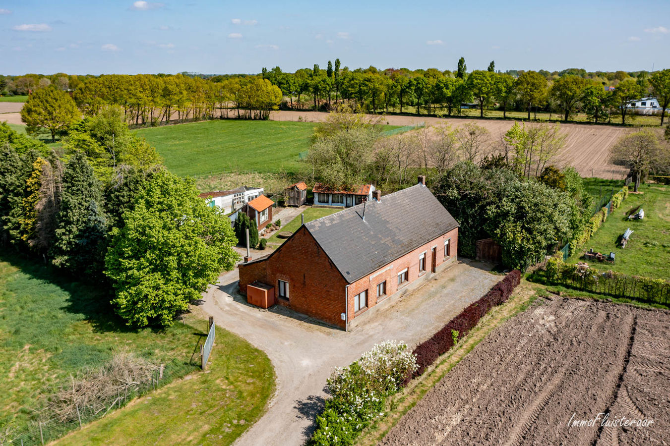 Te renoveren boerderij op ca. 8.112m2 te Geel 