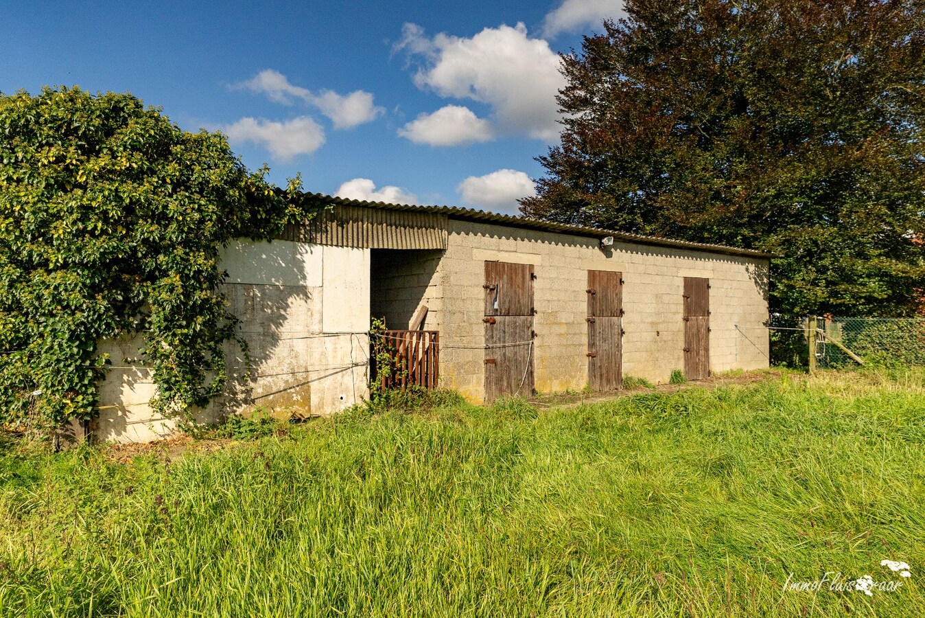 Renovated house with stables and pasture on 4,153 m2 in Morkhoven. 