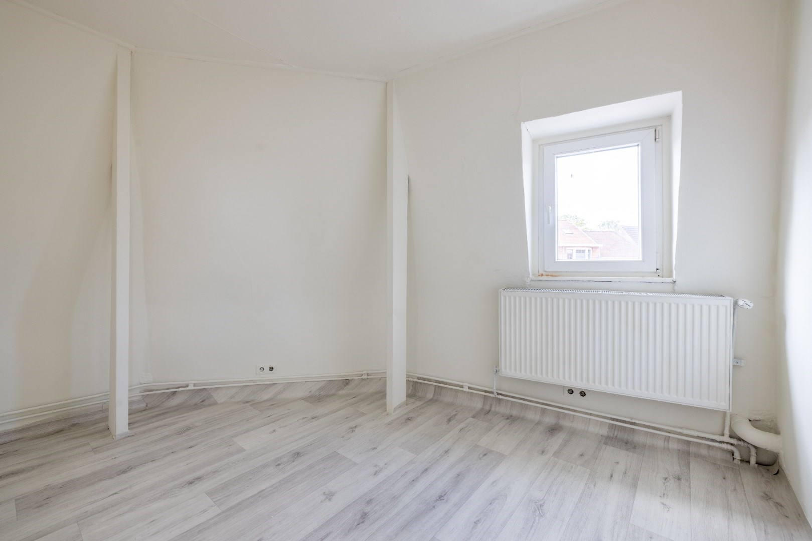 Te Renoveren Hoekwoning met Handelsgelijkvloers op Edmond Van Beverenplein 9, Gent 