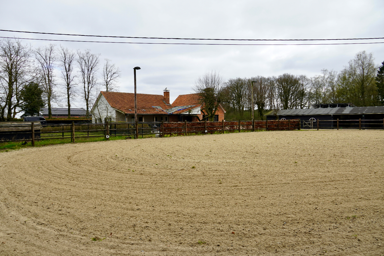 Charmante woning met stallen en aanhorigheden te Poppel op 1,1ha 