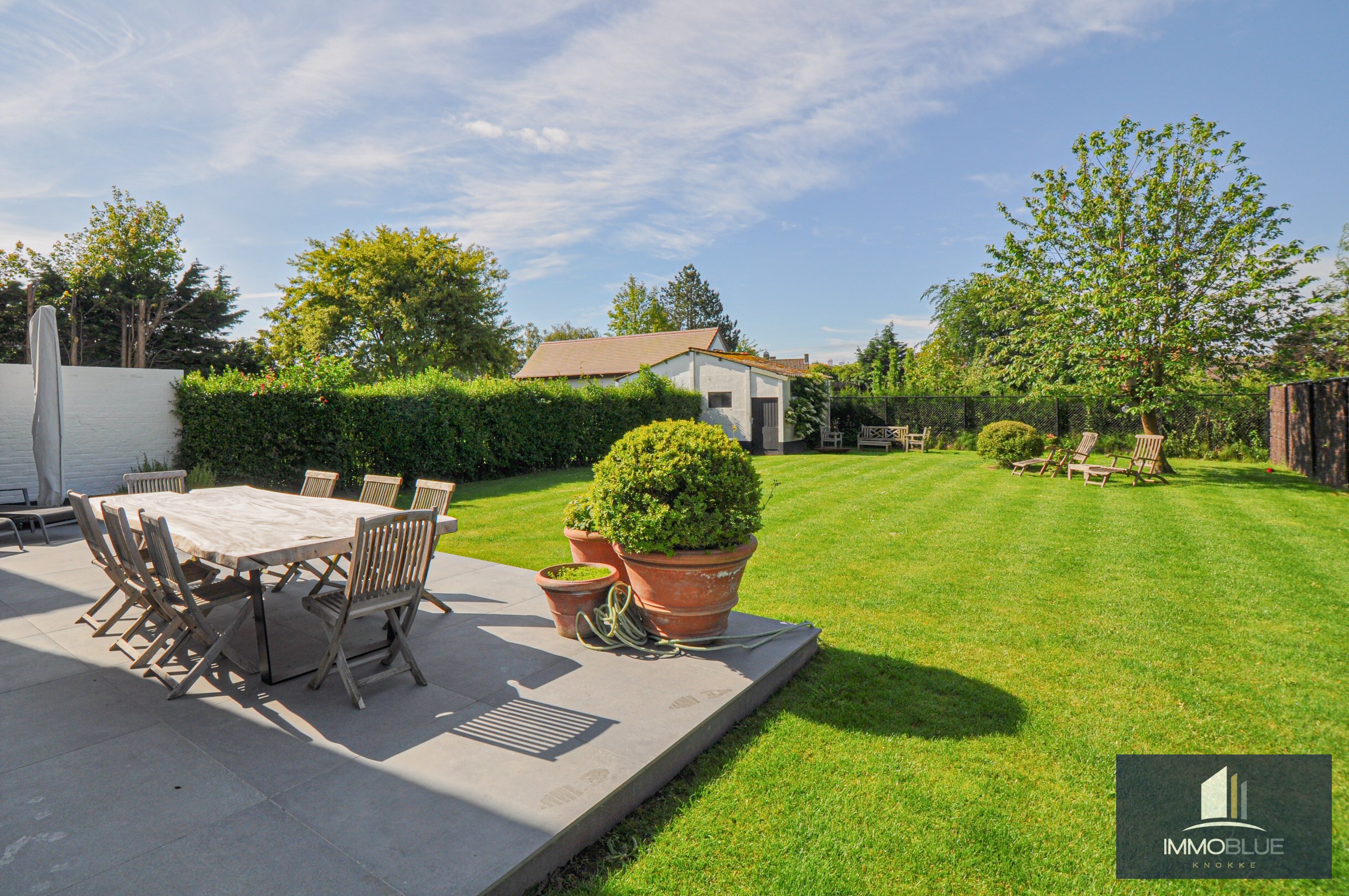 Villa jumel&#233;e r&#233;nov&#233;e avec un jardin ensoleill&#233; et une vue d&#233;gag&#233;e sur les Polders. 