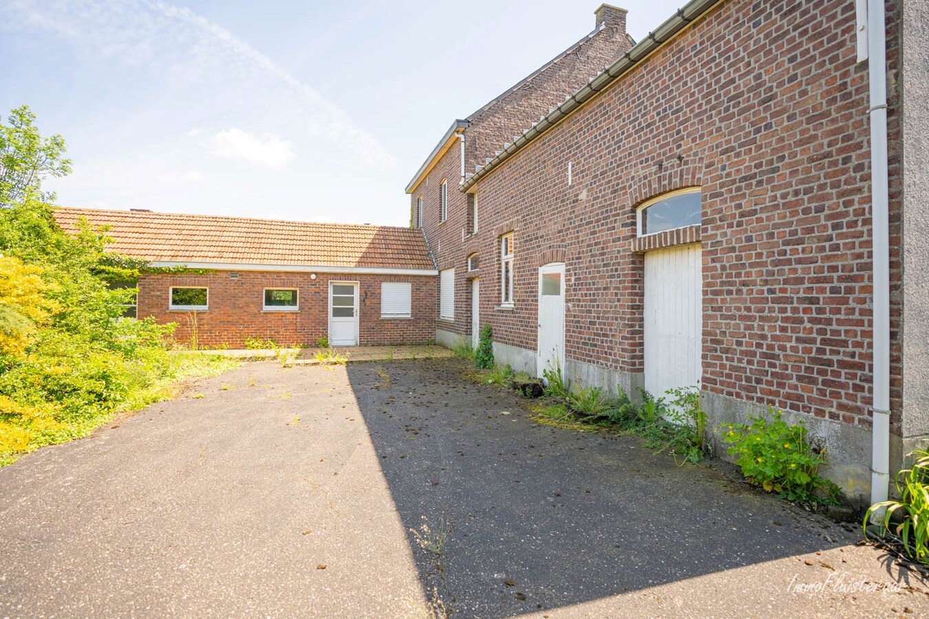 Quiet and rural located property with outbuildings on approx. 1.28ha in Bekkevoort (Flemish Brabant) 