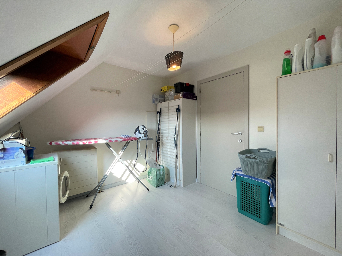 Ruime, energiezuinige rijwoning met 3 slaapkamers, tuin en dubbele garage te Roeselare 