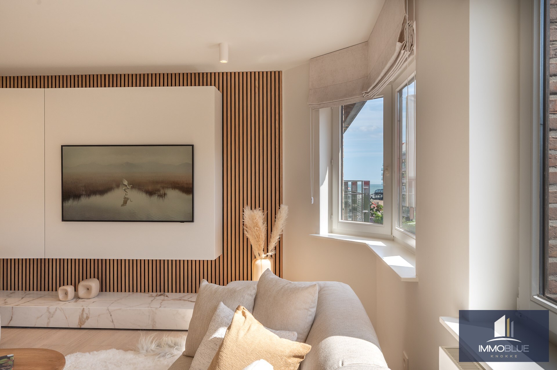 Appartement d’angle avec terrasse orient&#233;e au sud et belle vue sur la mer. 