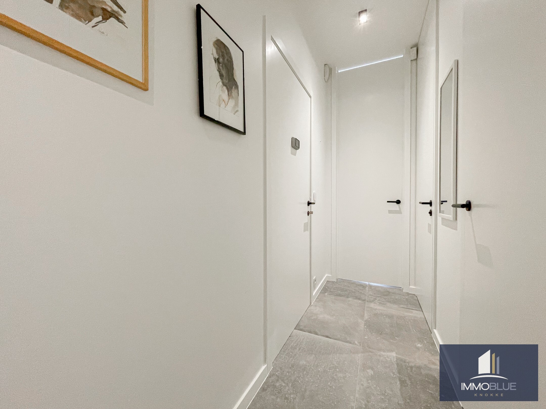 Subliem, luxueus tuinappartement met dubbele garage, rustig gelegen in een standingvolle residentie. 