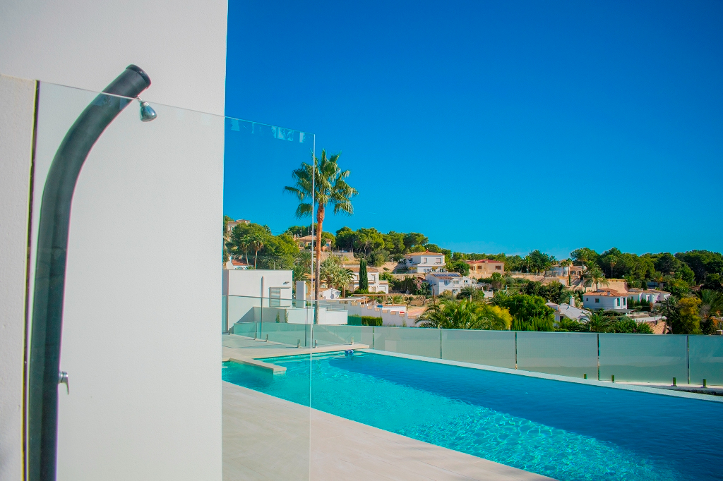 Villa in moderne stijl, met uitzicht op zee aan de kust van Benissa (Costa Blanca, Alicante) 