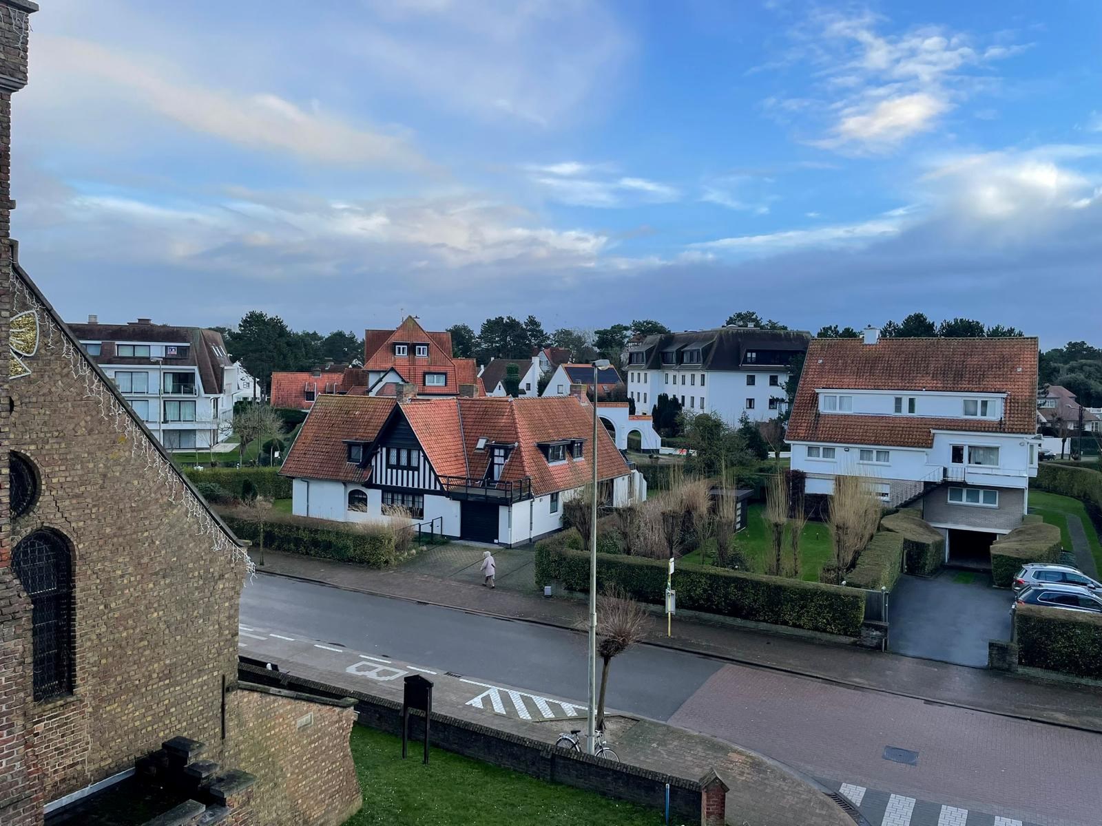 Gezellige studio met open zicht over het Angelicanenkerkje in de Zoutelaan. 