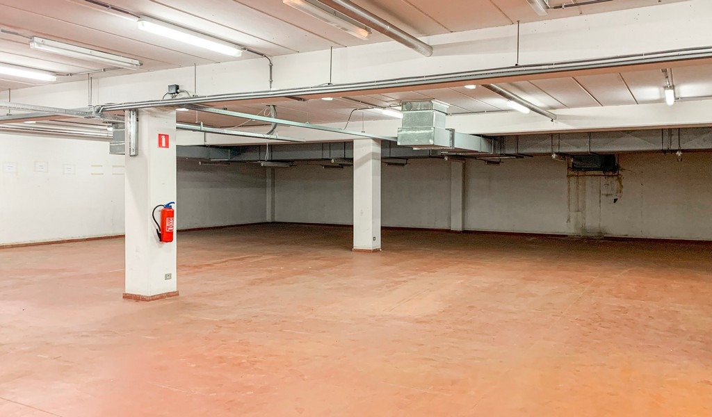 Gerenoveerde kantoren te huur vlakbij afrit E17 in Burcht
