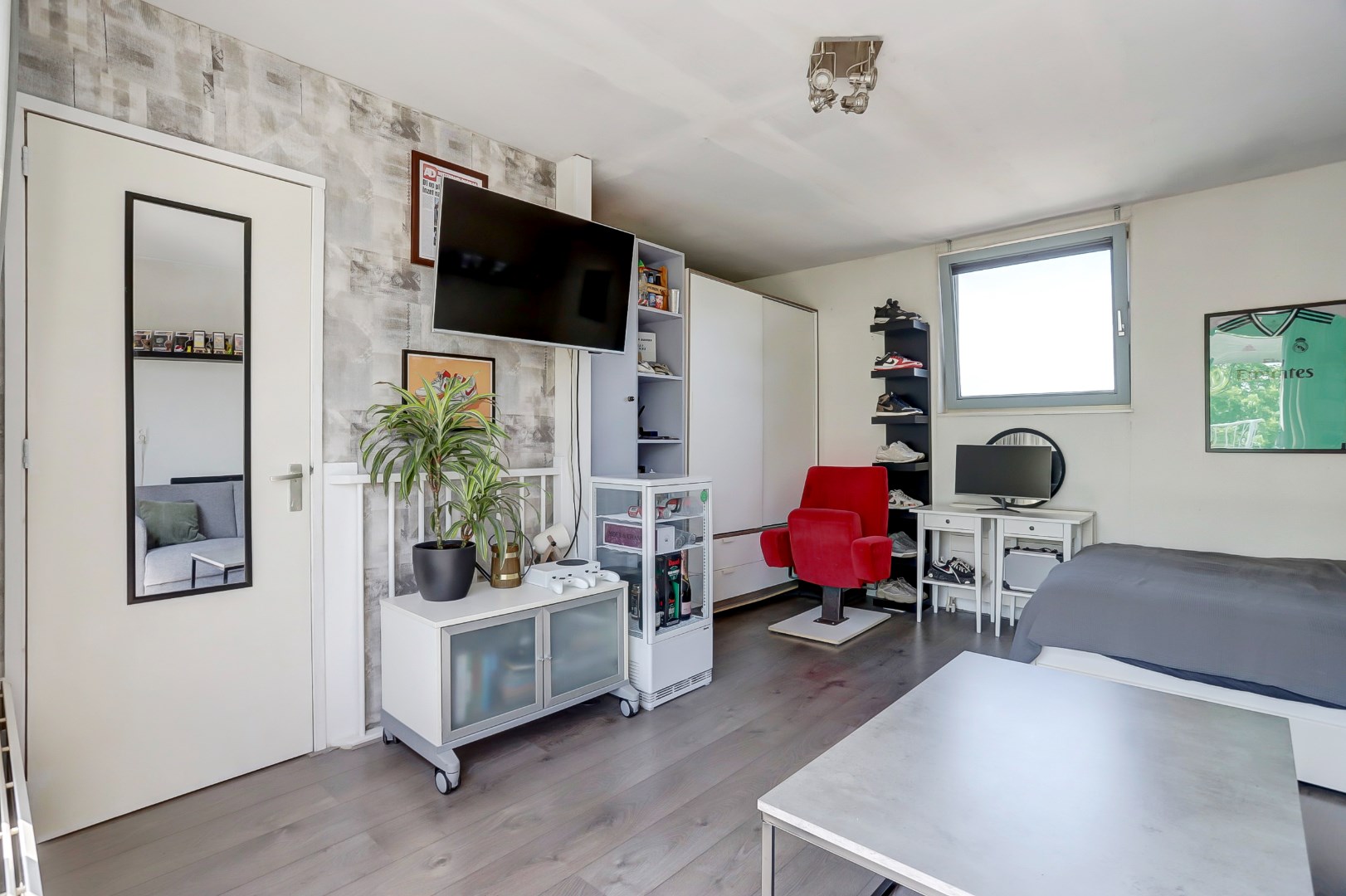 Licht, ruimte en luxe onder &#233;&#233;n dak – ideaal gezinshuis met 3 slaapkamers, moderne keuken, balkon en zonovergoten dakterras! 