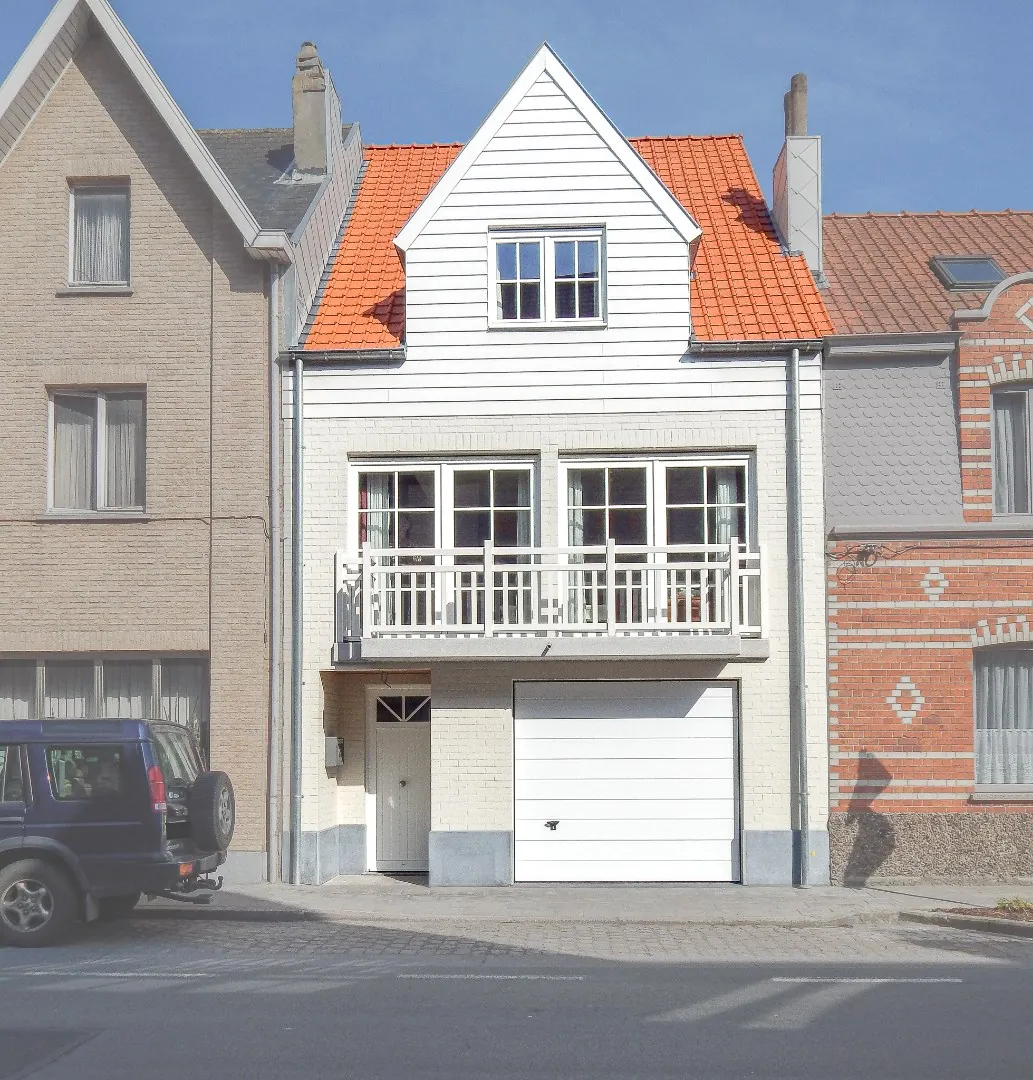 Prachtige stadswoning met terras, garage en 2 slaapkamers in centrum De Haan 