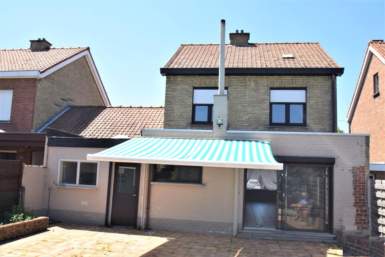 Ruime op te knappen woning met garage + zongerichte tuin, op 538 m&#178; grond 