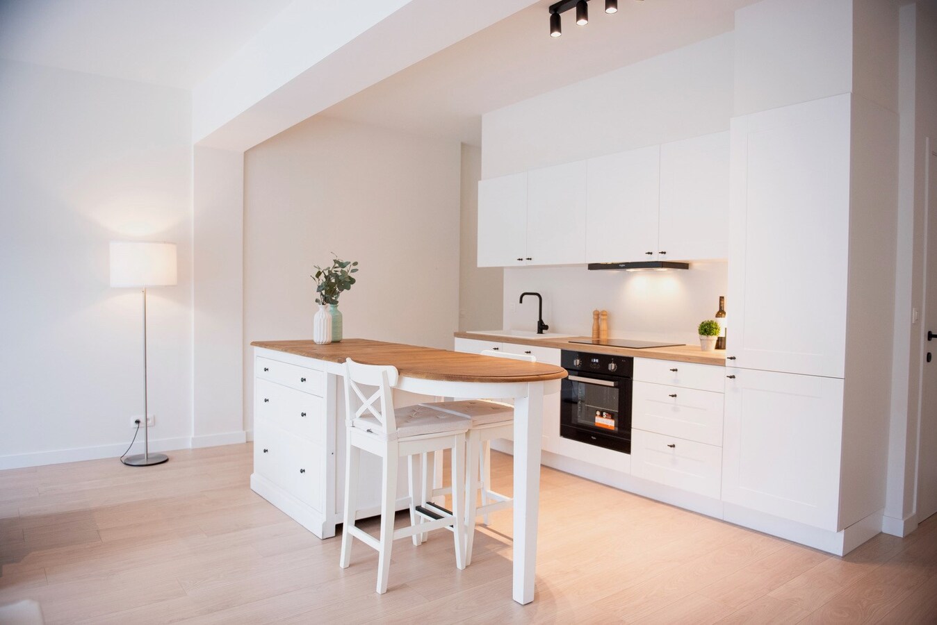 Hoogwaardig afgewerkte woning met 4 slaapkamers en tuin te Kortrijk! 
