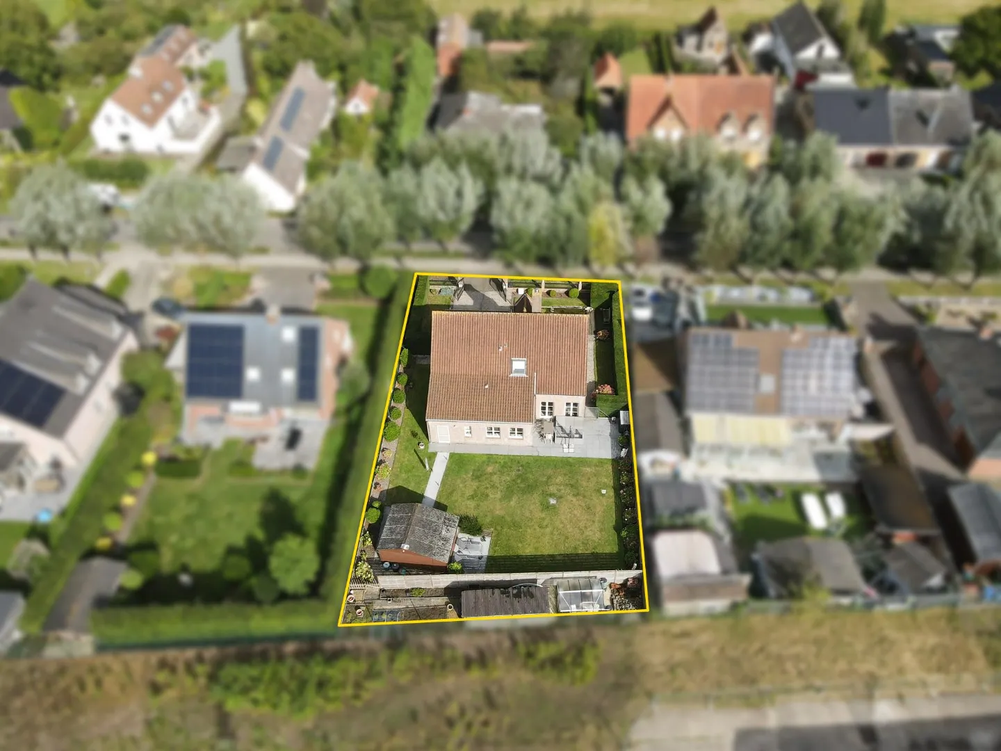 Ruime villa met 4 slpks, dubbele garage en zonnige tuin te Jabbeke