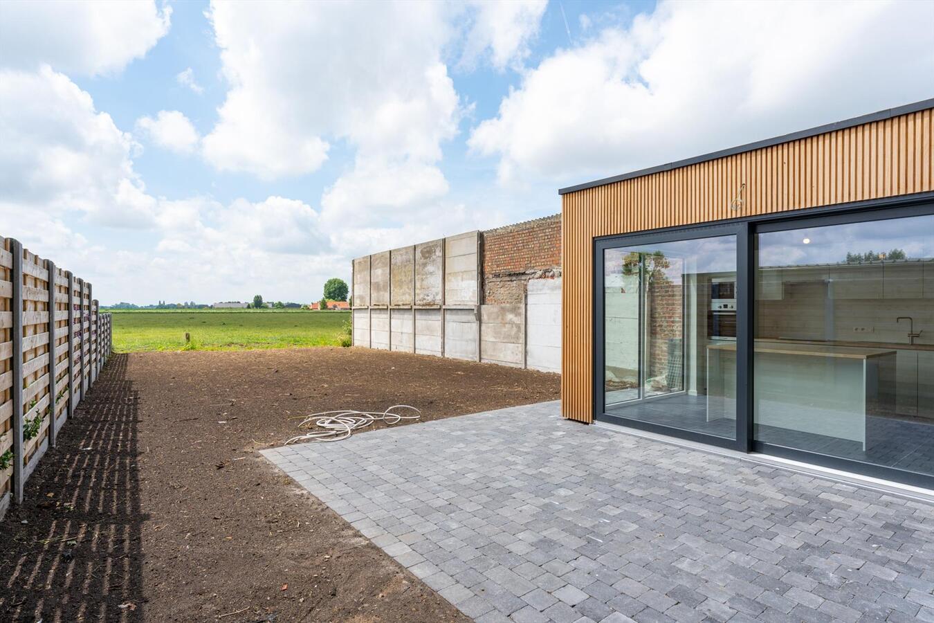 Volledig gerenoveerde gezinswoning met 3 slaapkamers te Koekelare 