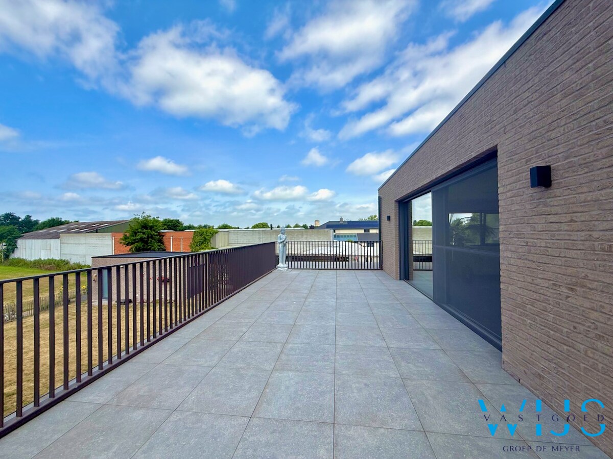 Zeer tof kantoor van 130m&#178; te Assenede ! 