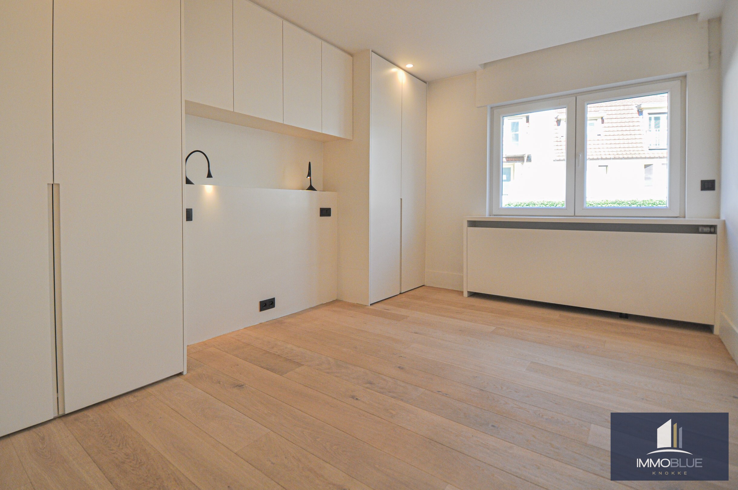 Appartement d&#39;angle avec une vue d&#233;gag&#233;e sur la Kustlaan, situ&#233; dans une r&#233;sidence de standing. 