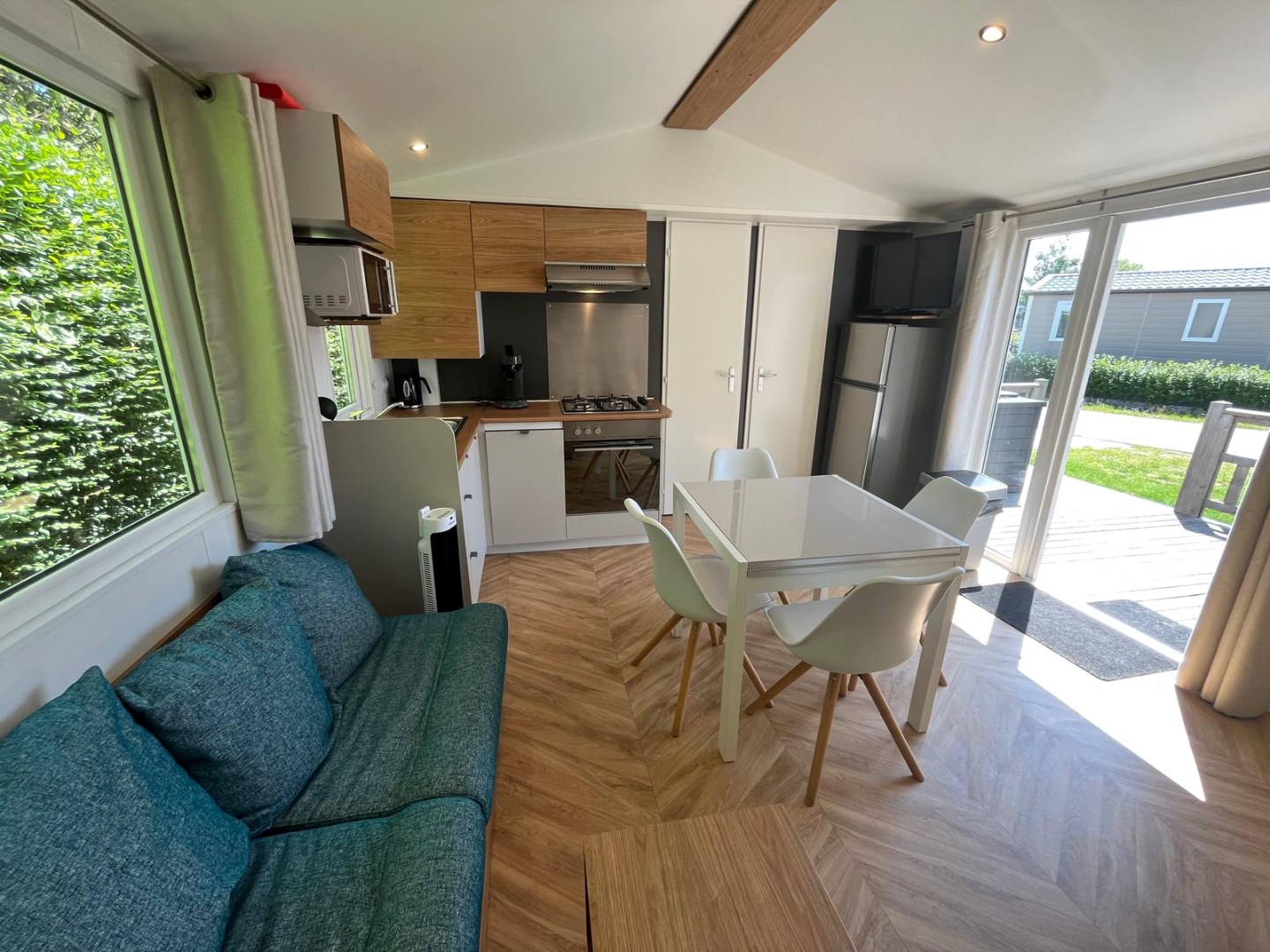 Zeer goed, vrijwel nieuw vakantie-chalet (Nr. Z32) aan de rand het Vakantiepark In de Bongerd te Oostkapelle, op loopafstand van het gezellige centrum van het dorp en natuurgebied de Manteling met aan 
