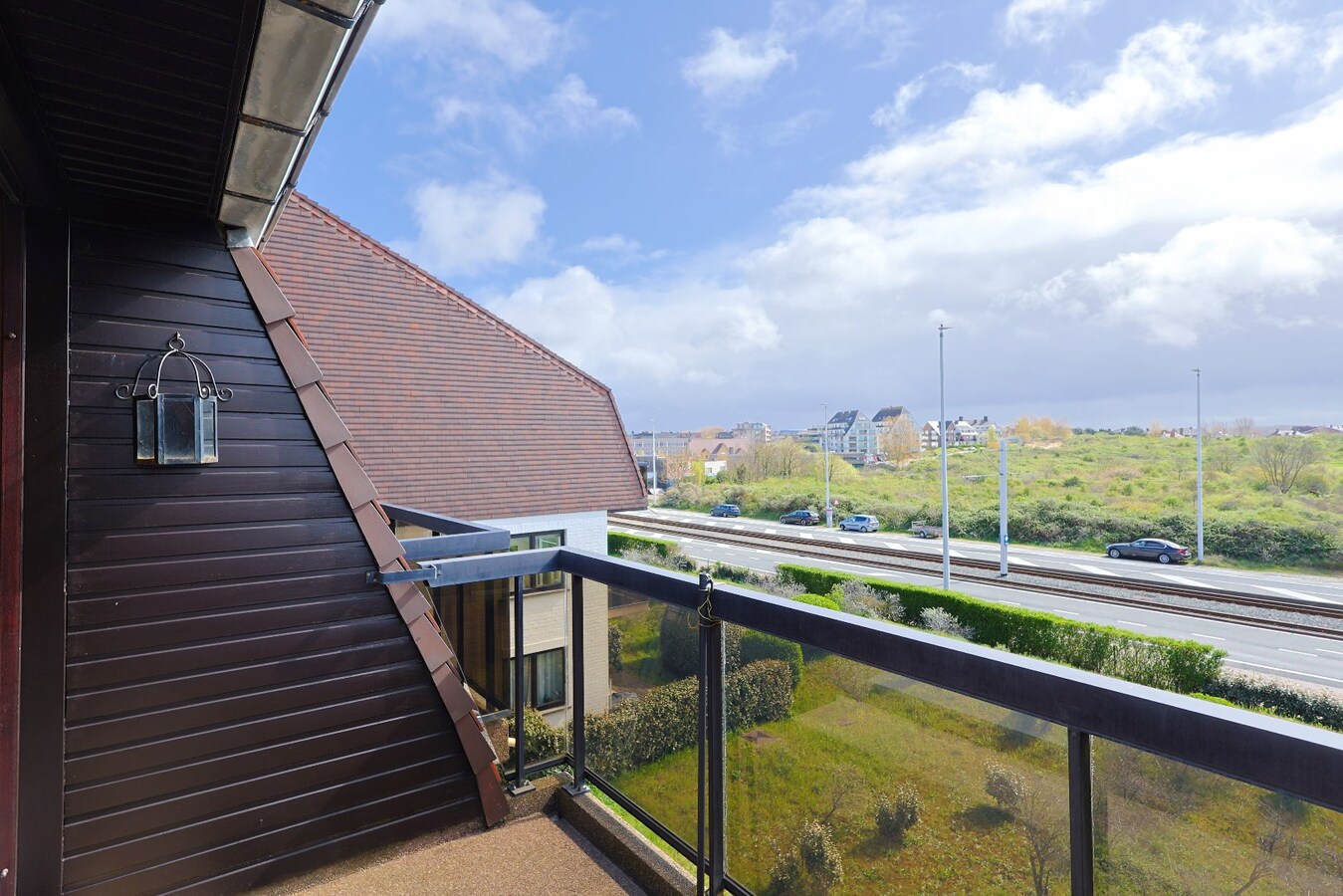 Ruim en zonnig appartement met 2 slaapkamers en een autostaanplaats in Res. Plaza II 