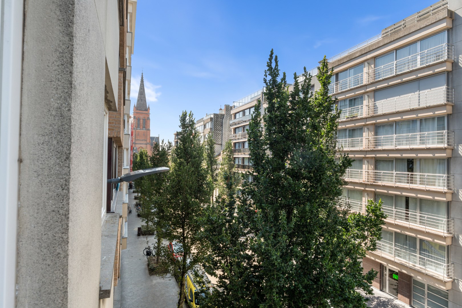 RUIM APPARTEMENT MET 2 SLAAPKAMERS IN CENTRUM OOSTENDE 