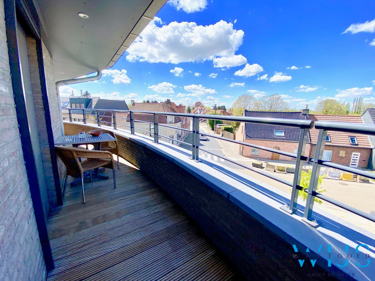 Instapklaar appartement met ruim zonneterras &amp; garage te Evergem ! 