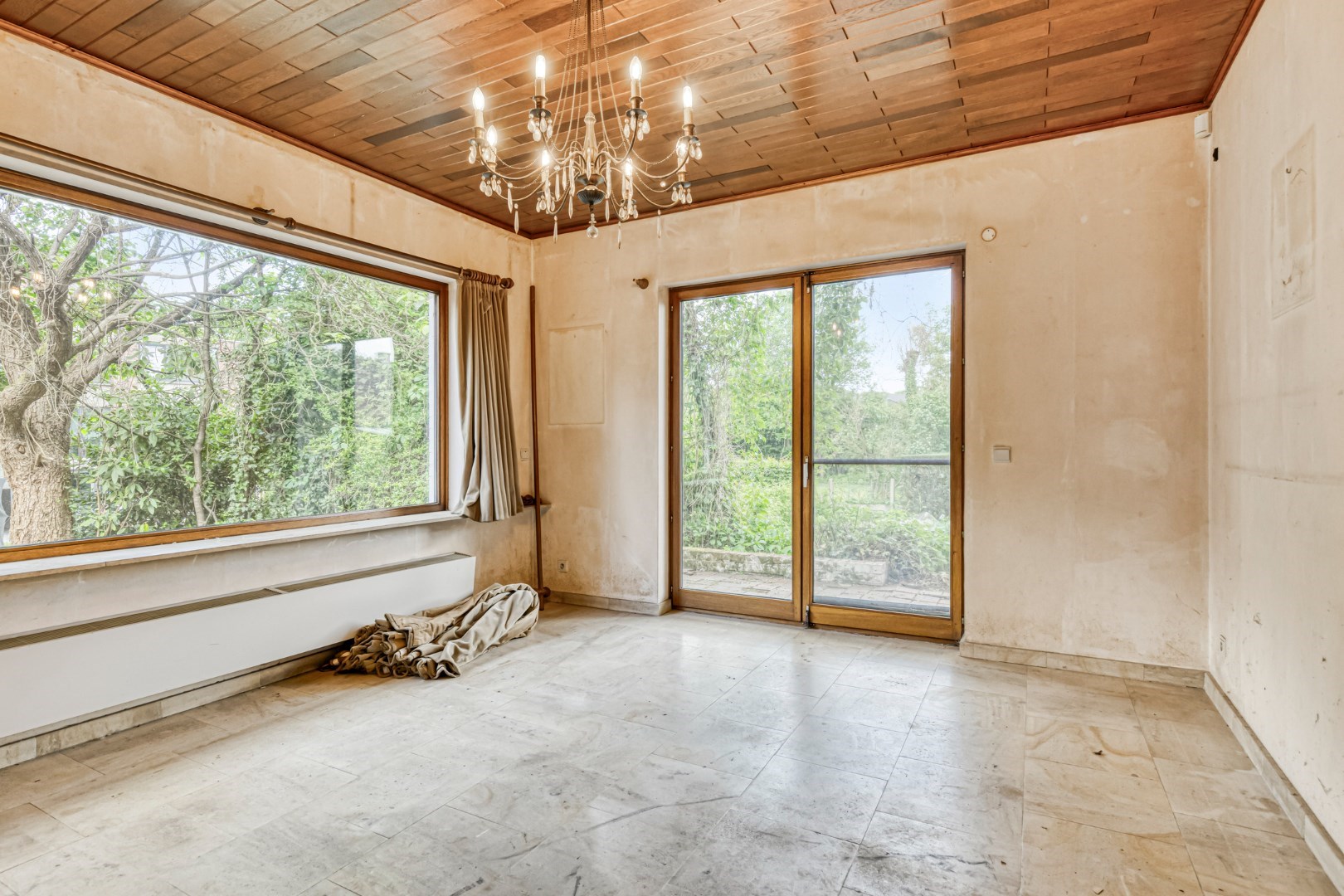 Ruime gezinswoning met 5 slaapkamers, praktijkruimte en dubbele garage in Kessel-Lo – EPC 337 kWh/m&#178; – bewoonbare oppervlakte ca. 301 m&#178; 