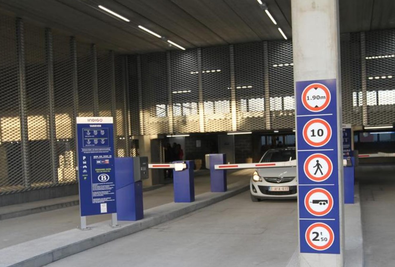 Pakket parkings in stationsgebouw Blankenberge 