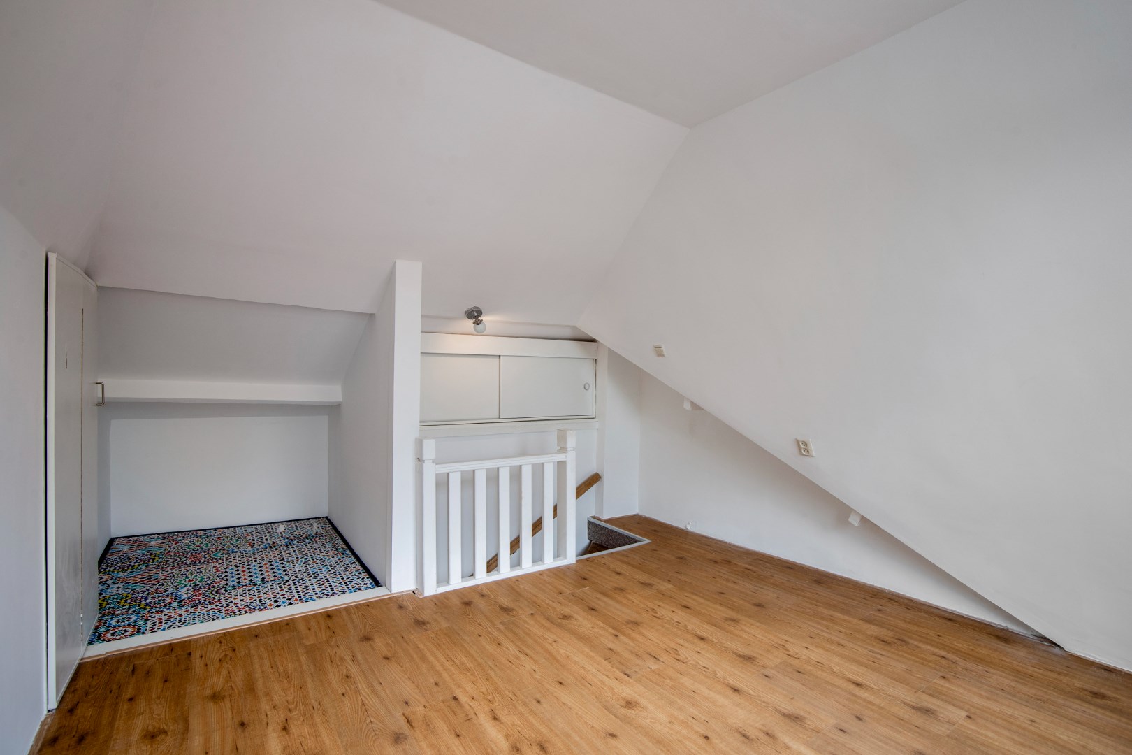Charmante en knusse uitgebouwde jaren &#39;30 woning met tuin met kunststof kozijnen en gelegen op eigen grond! 