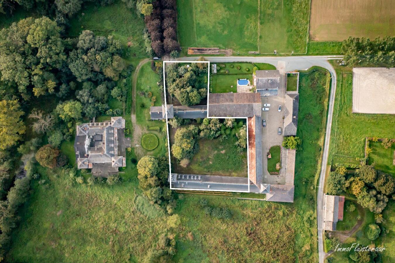 Ferme historique de caract&#232;re &#224; r&#233;nover avec &#233;curies, cour, ruelle et prairie sur env. 1.36ha &#224; Rebecq (Brabant wallon) 