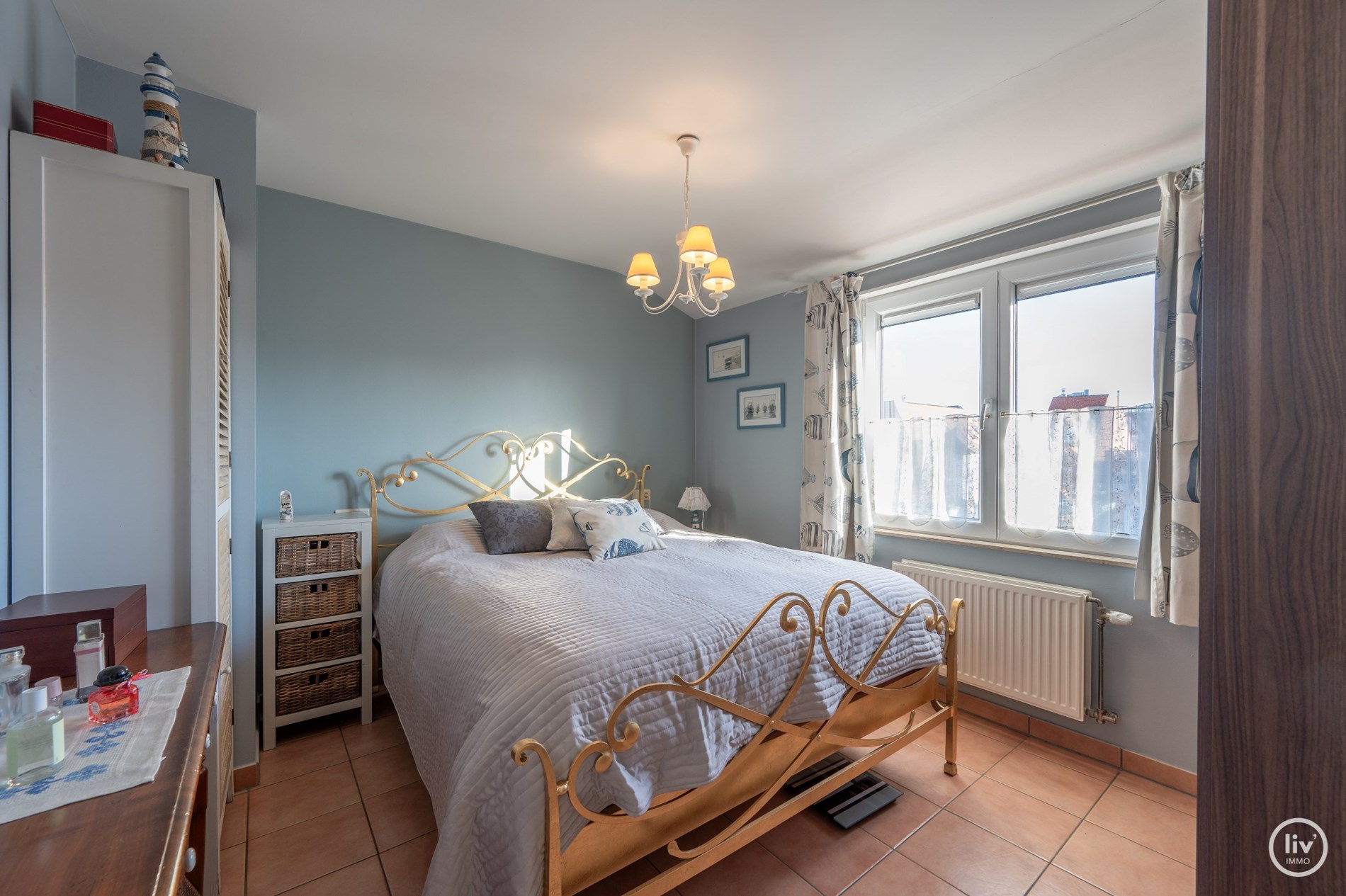 Appartement spacieux avec 3 chambres et 2 salles de bains &#224; Knokke avec vue d&#233;gag&#233;e sur la rue. 