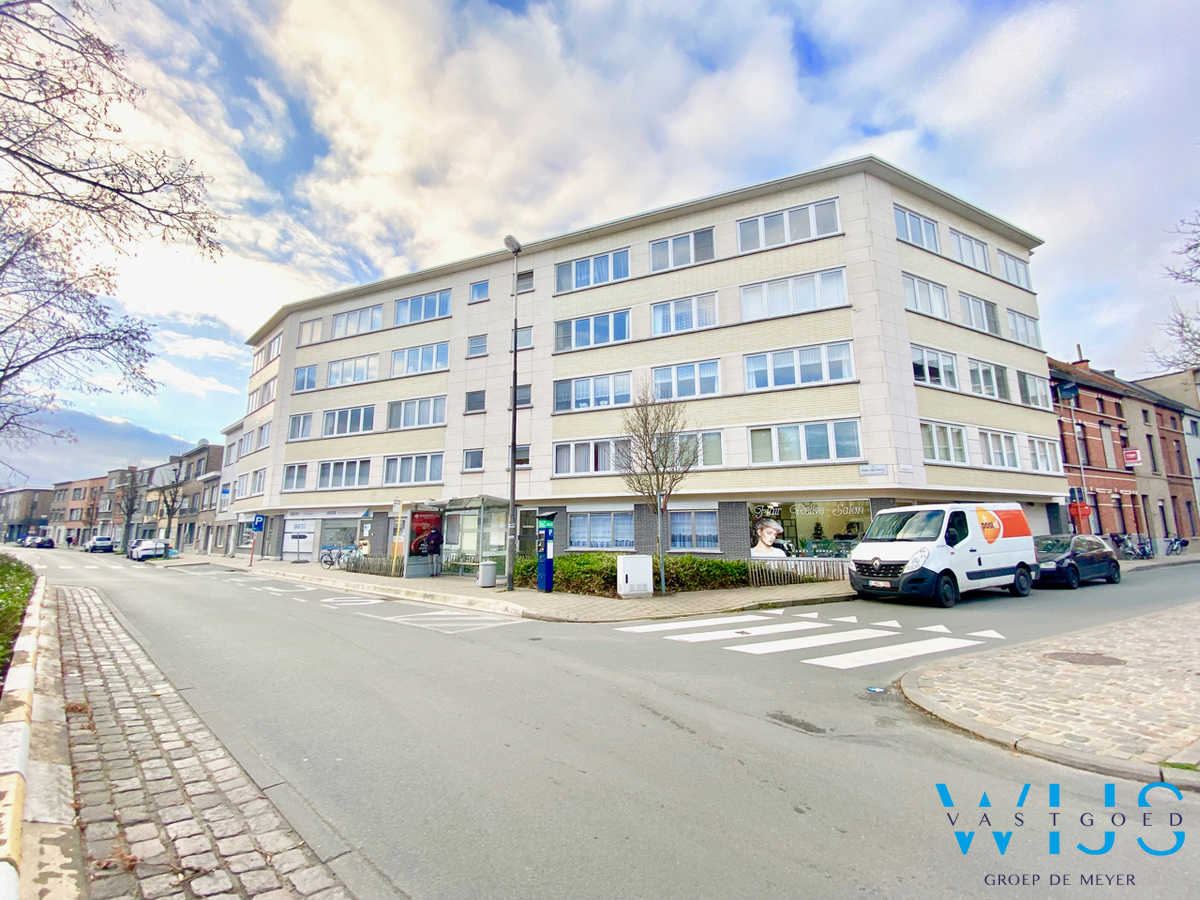 Instapklaar 2 slaapkamerappartement met terras te Wondelgem ! 