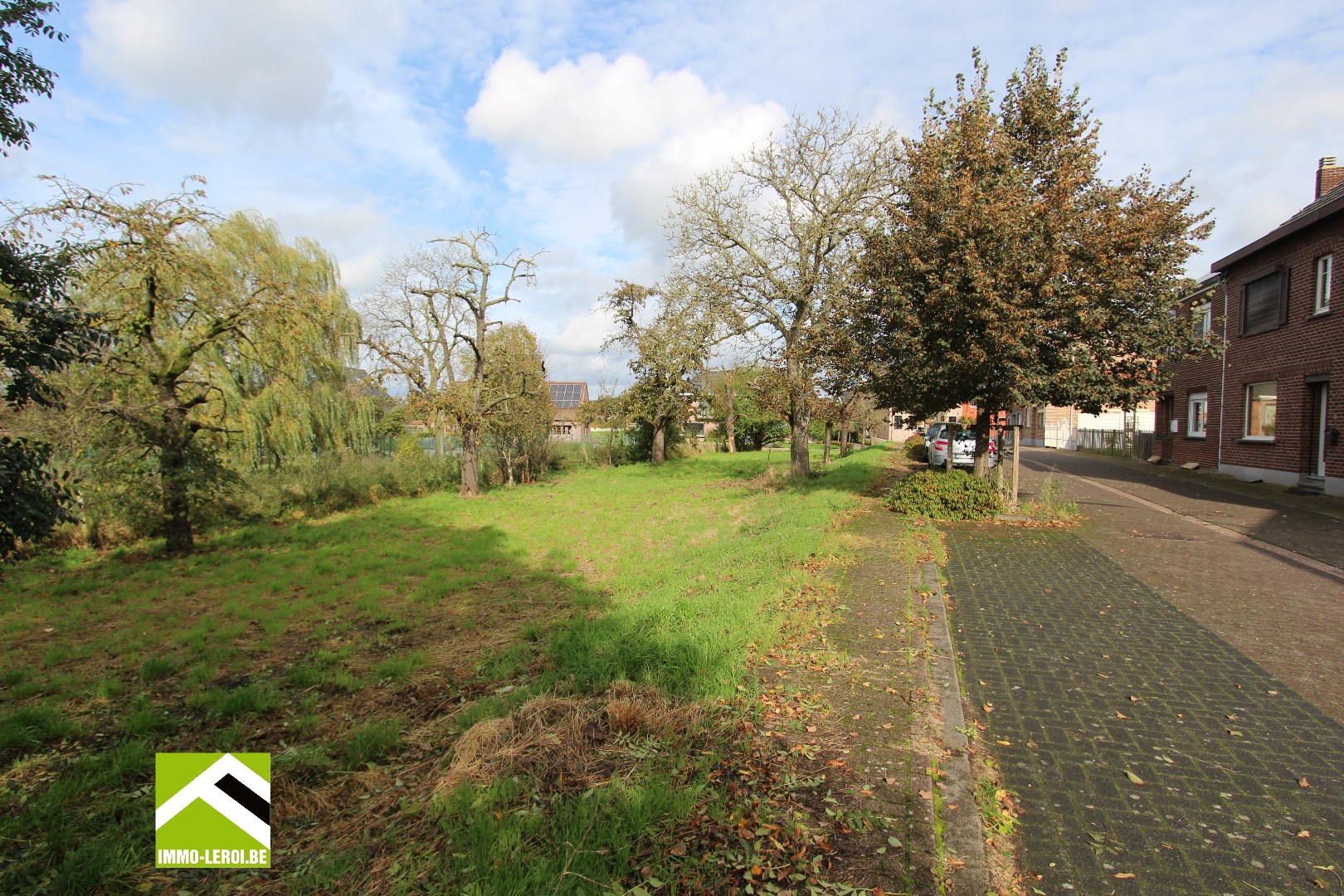 Projectgrond - Woning met diepe tuin, palend aan 3 straten 