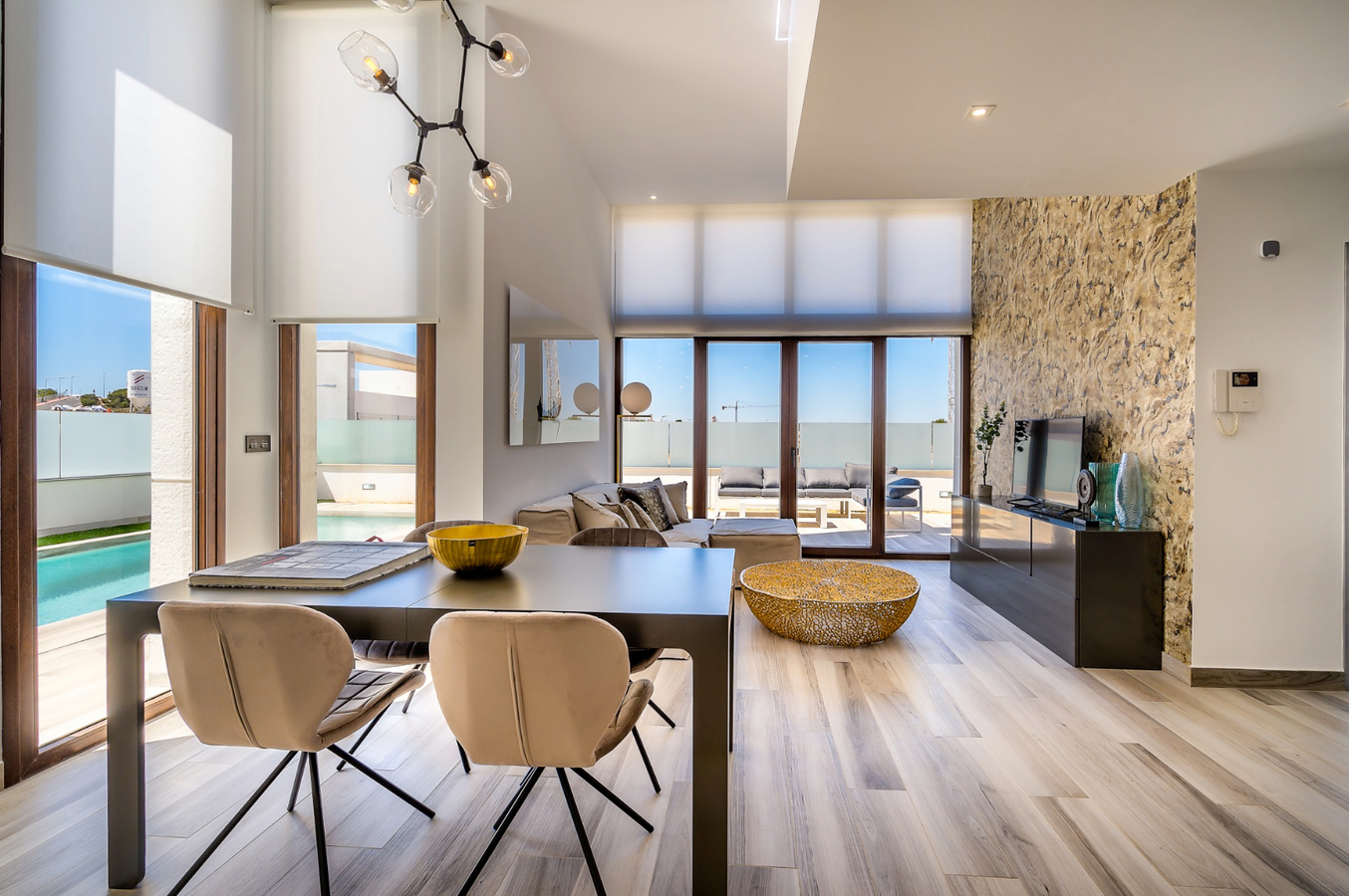 Deze luxueuze villa’s hebben een fenomenaal zicht op het zoutmeer van Torrevieja en de zee. 