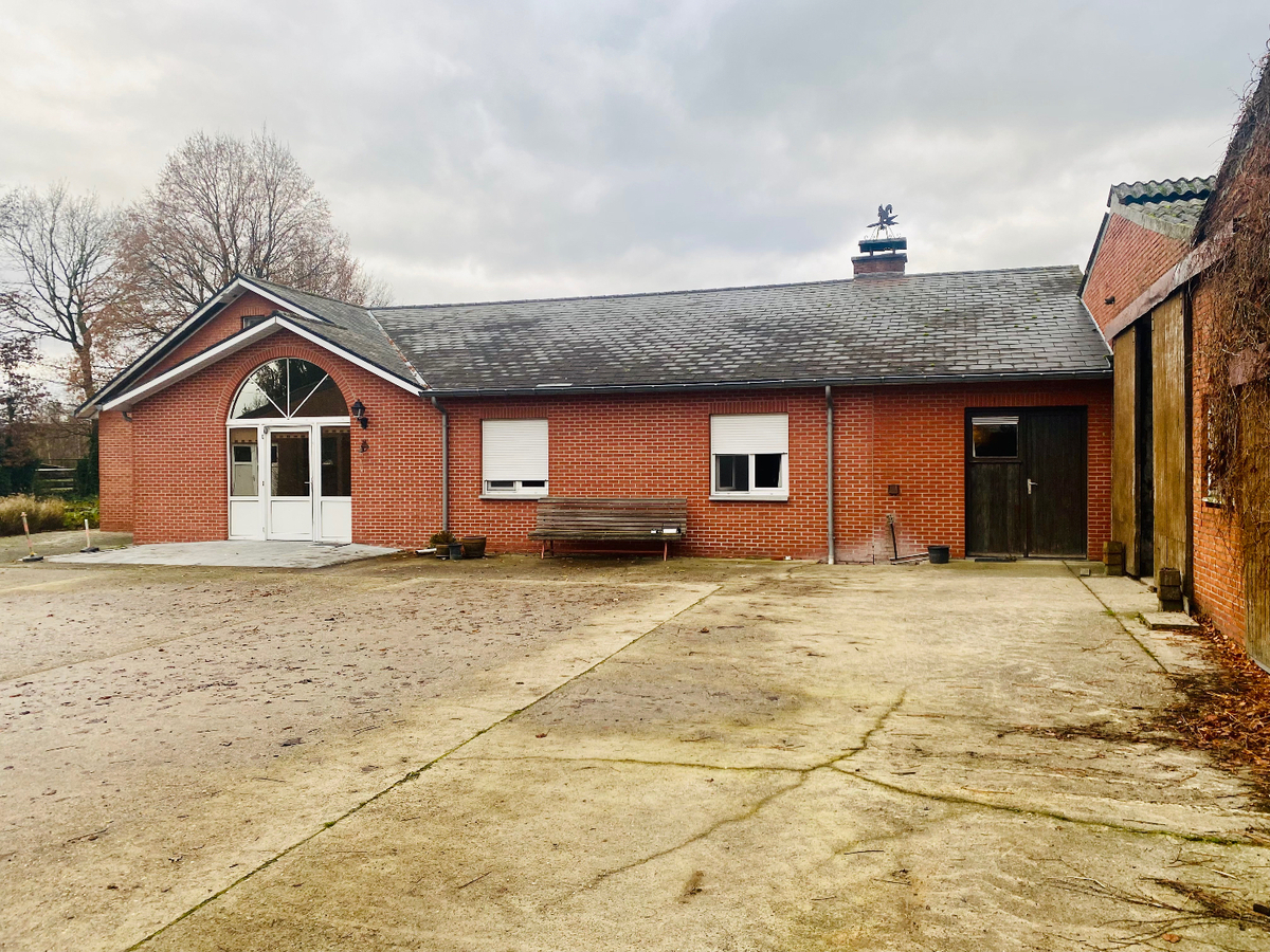 Boerderij met charmante woning, ruime stalgebouwen en weides te koop op ca. 8ha te Bocholt 