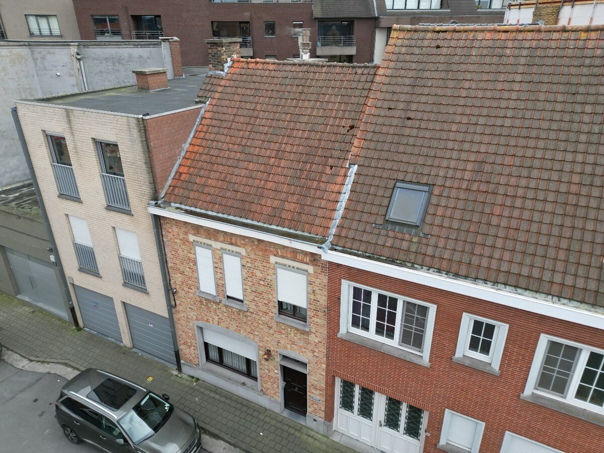 Woning met 3 slaapkamers en garage te centrum Roeselare 