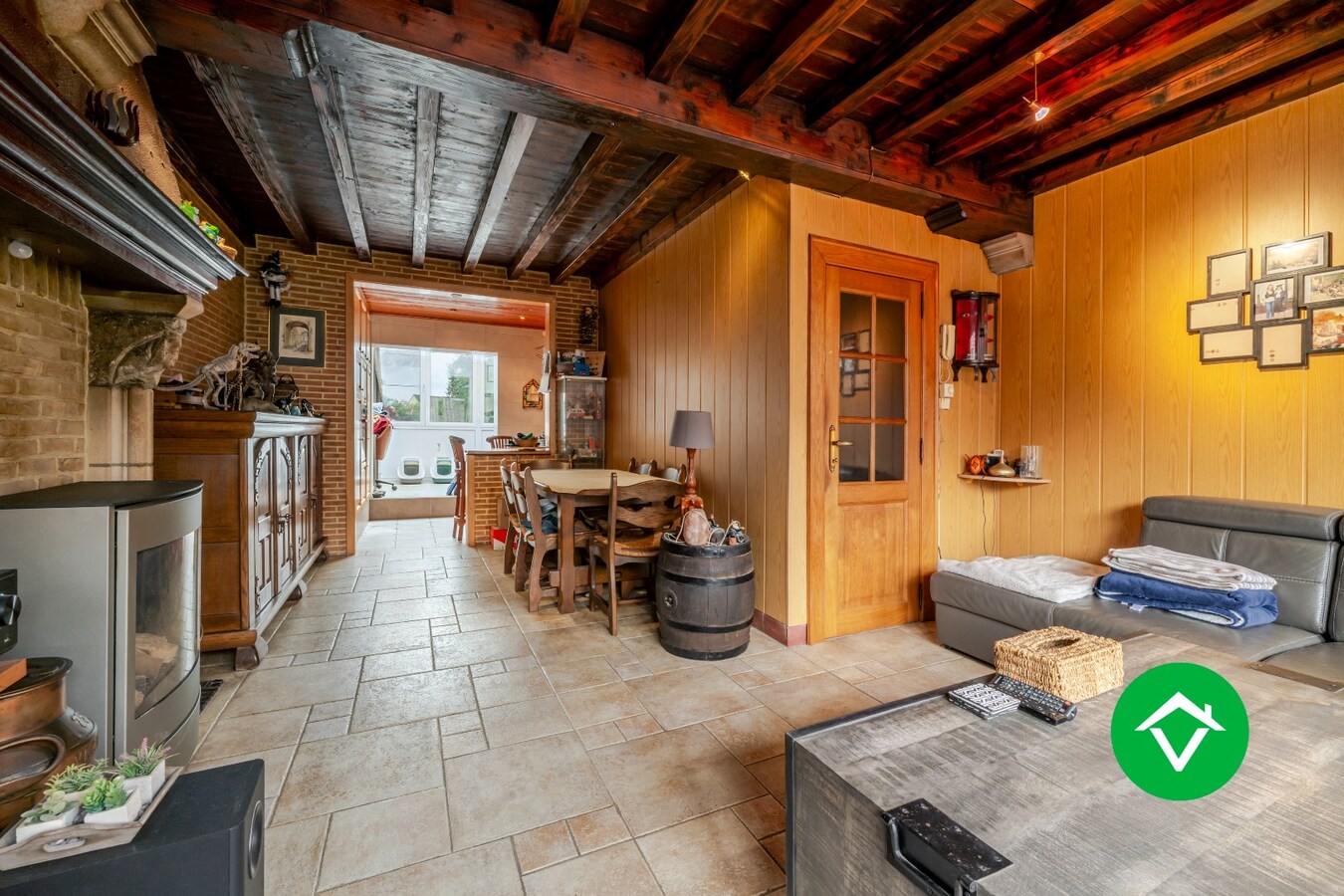Charmante gezinswoning met twee slaapkamers en afgesloten garagebox te Sint-Kruis (Brugge) 