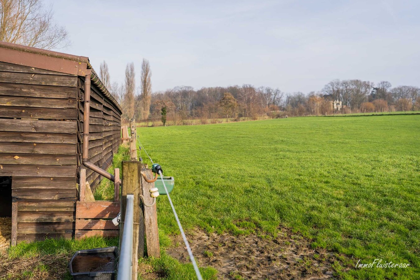 Boerderij met (bedrijfs)woning, loodsen en paardenfaciliteiten op ca 7,4 ha te Asse (Vlaams-Brabant) 