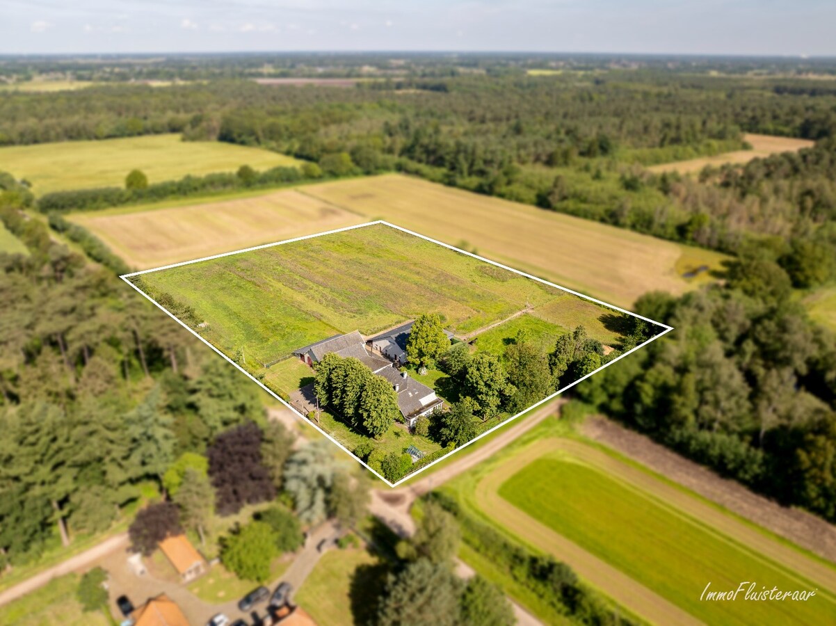 Maison de campagne authentique avec grand b&#226;timent de &#233;curie et des prairies sur environ 1 hectare &#224; Weelde (Optionnellement, possibilit&#233; d&#39;acheter une prairie d&#39;environ 1 hectare en plus) 