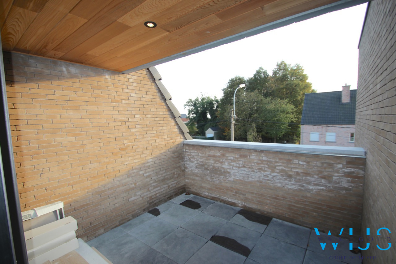 Prachtige duplex + garage in het rustige landelijke OOSTEEKLO 