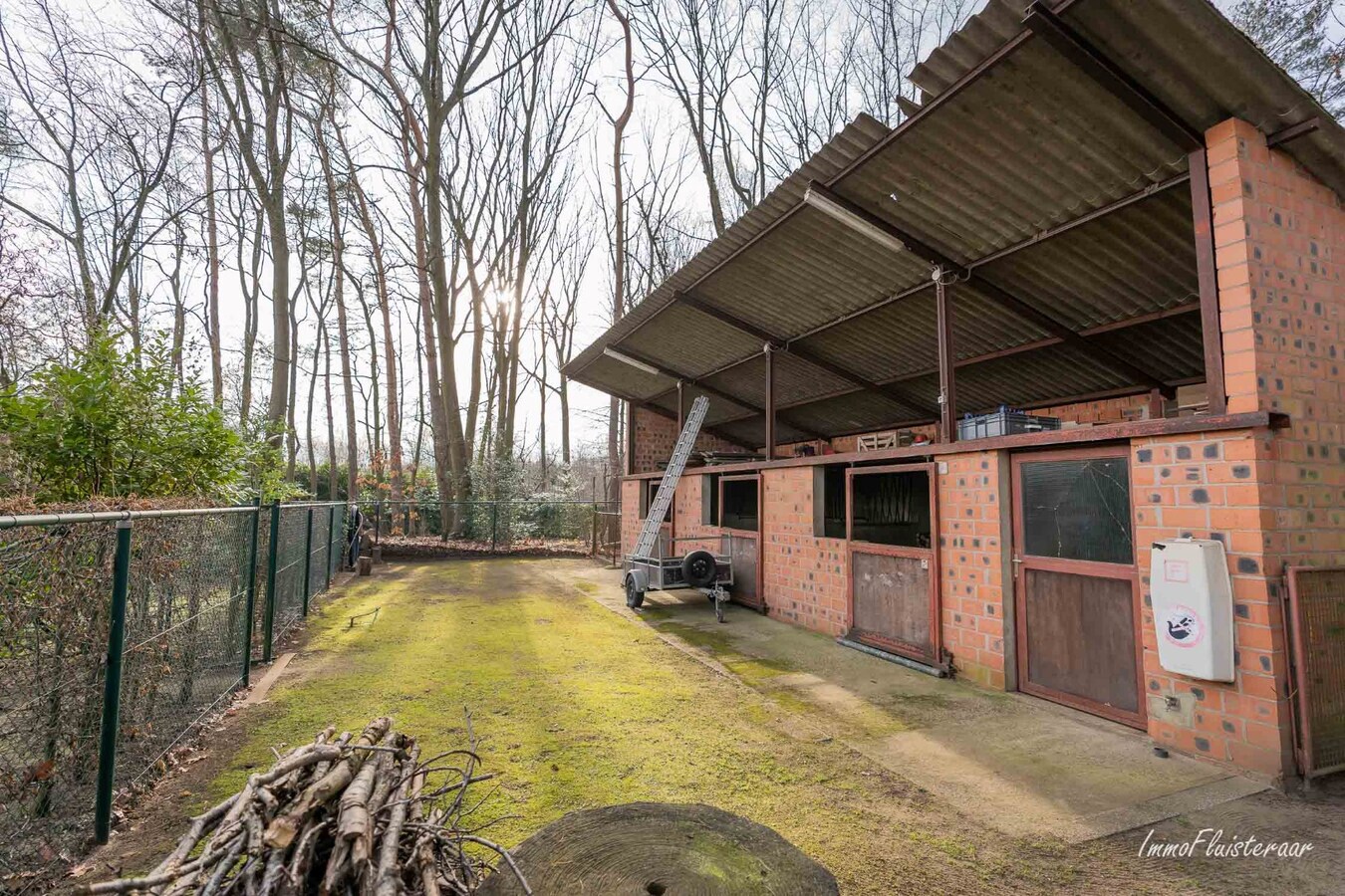 Woning met stalgebouw en grond op meer dan 1ha te Aarschot (Vlaams-Brabant) 