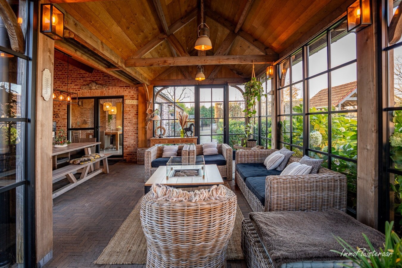 Exclusieve villa met paardenaccommodatie op ca. 1,3 ha te Sint-Katelijne-Waver 