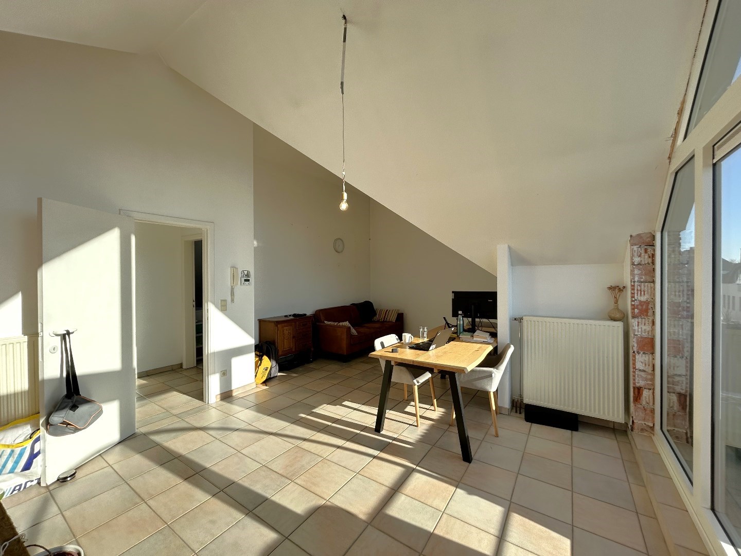 Instapklaar dakappartement met groot terras in het centrum van Geel 