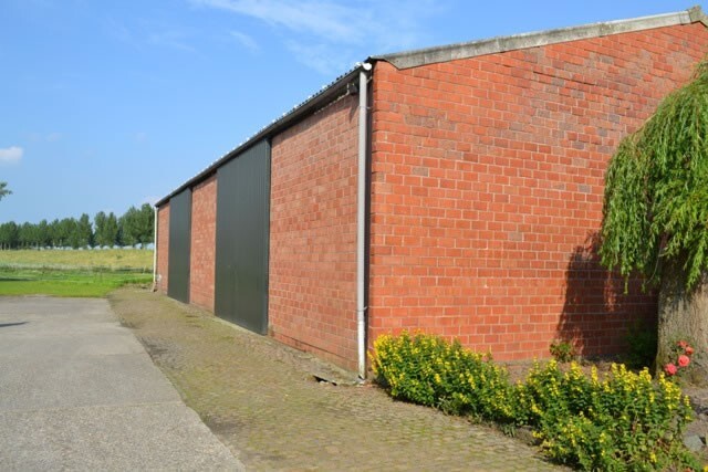 Hoeve met ruime woning, stallen en loods op 2.6Ha te Kieldrecht 