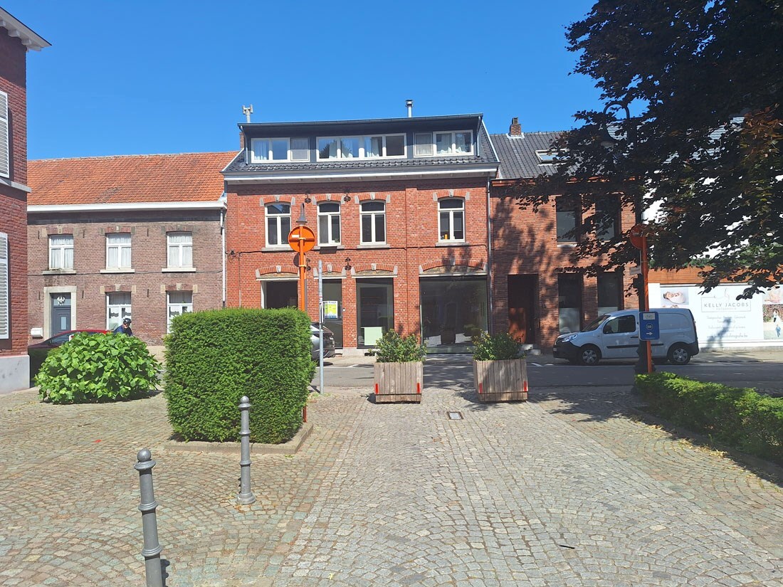 Stijvol gerenoveerd handelspand te Diepenbeek centrum POP UP MOGELIJK 