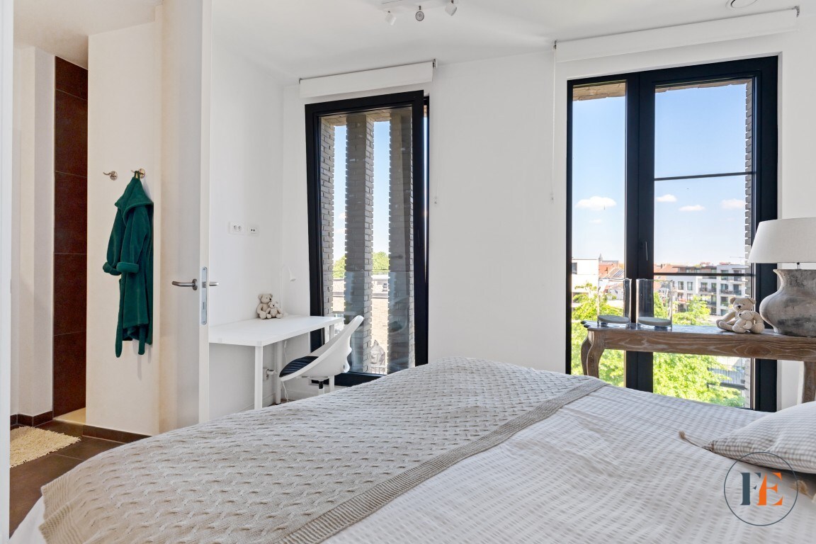 Mooi gelegen appartement langsheen het water met terrassen en parkeerplaats te Gent 