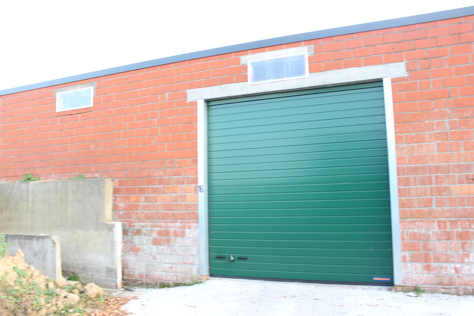 Opslagplaats van 120 m&#178; te huur in Meulebeke 