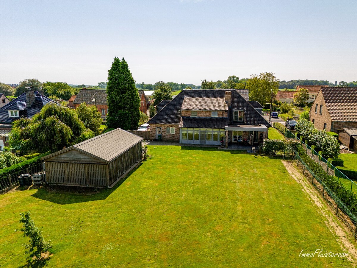 Instapklare landelijke villa op een ruim perceel van ca. 65a te Meensel-Kiezegem (Tielt-Winge). 