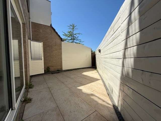 Royale hoek-eengezinswoning met 155 m&#178; wooncomfort en 5 kamers, riante tuin en dakterras. 