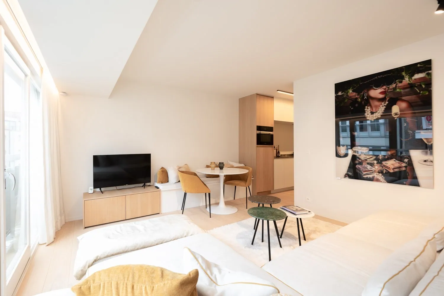 Luxueus afgewerkt appartement met 1 slaapkamer nabij Dumortierlaan gelegen.