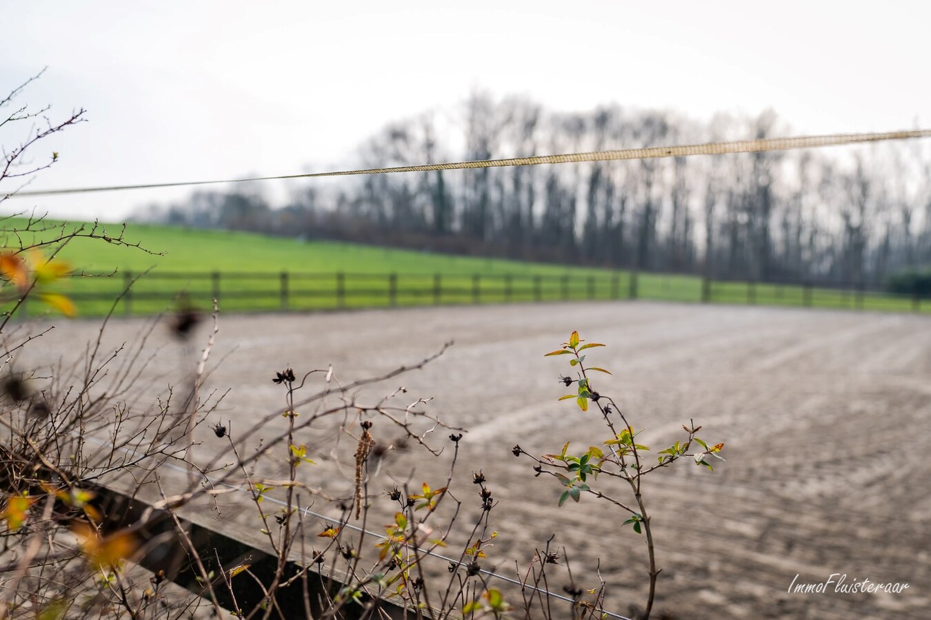 Boerderij met (bedrijfs)woning, loodsen en paardenfaciliteiten op ca 7,4 ha te Asse (Vlaams-Brabant) 